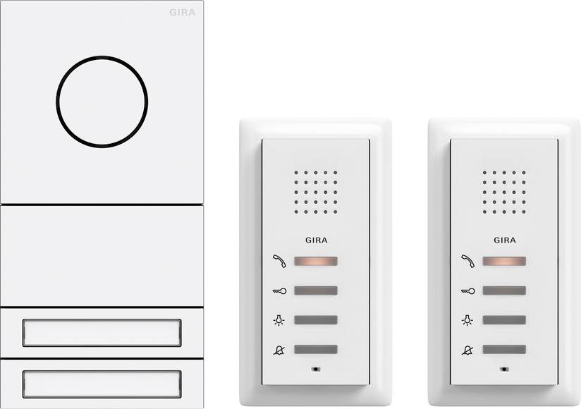 Weiße GIRA Gegensprechanlage: linkes Außenpanel mit runder Kamera/Lautsprecher und zwei Tasten, rechts zwei Inneneinheiten mit Sprechergittern, Statusleuchten und Ruftasten.