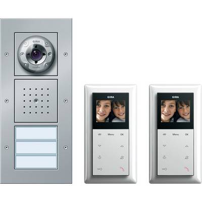 Ein GIRA Video-Türsprechanlage-System mit einer wandmontierten Kamera-/Sprechanlage und zwei Innenmonitoren, die das Gesicht eines Besuchers anzeigen.
