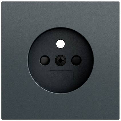 Nahaufnahme einer Wandsteckdosenblende mit einer schwarzen runden elektrischen Steckdose und drei Öffnungen auf einem grauen Panel.