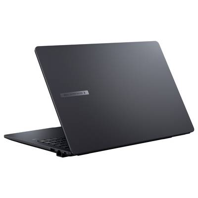 Geschlossener dunkelgrauer Laptop von der hinteren linken Seite auf weißem Hintergrund gezeigt.