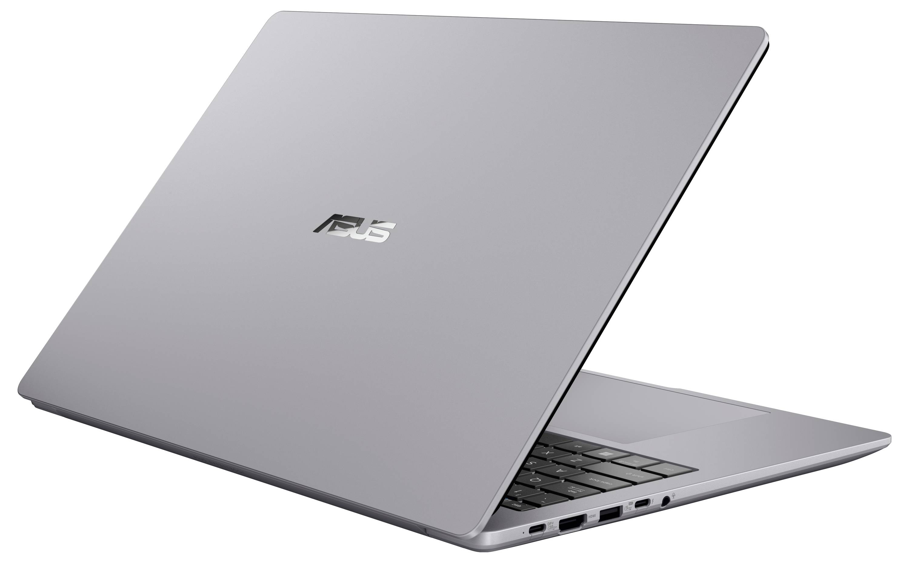 Geschlossenes silbernes ASUS-Laptop in Schrägansicht auf weißem Hintergrund, mit dem Logo auf dem Deckel sichtbar und teilweise geöffneter Tastatur.