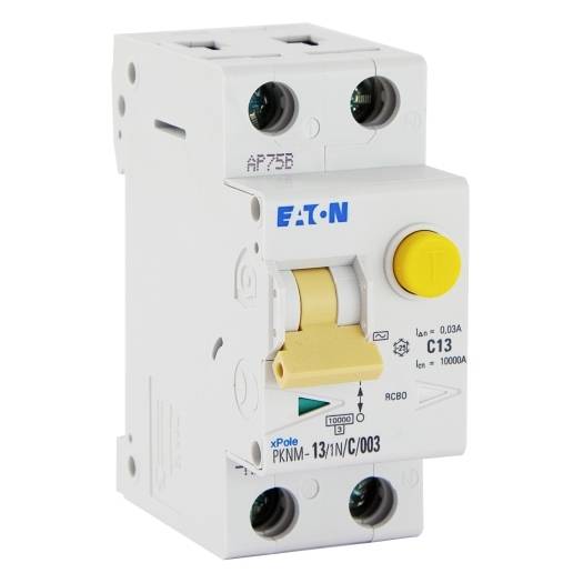 Weißer Eaton-Leitungsschutzschalter mit gelbem Schalter und Testknopf, gekennzeichnet mit xPole PKNM-13/1N/C/003 und C13.