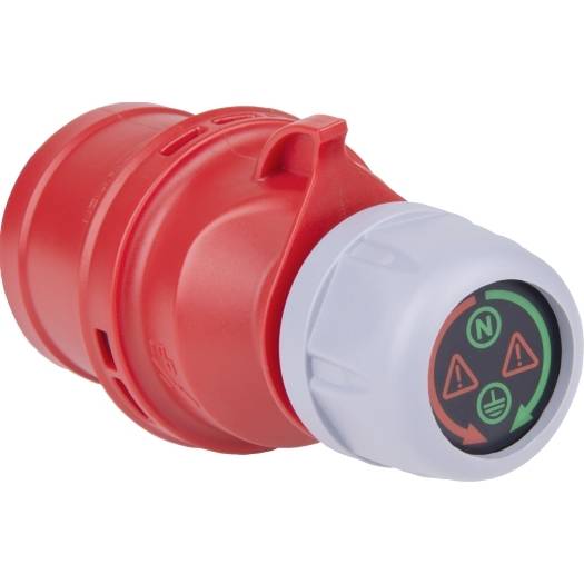Roter industrieller Elektrostecker mit weißer Kappe, auf der Warn- und Erdungssymbole zu sehen sind.
