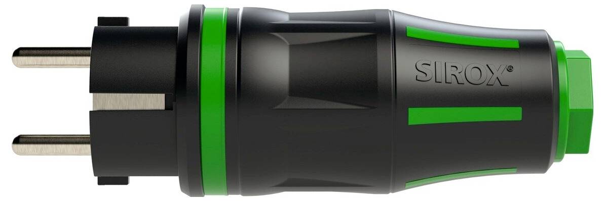 Schwarzer und grüner zweipoliger Elektrostecker-Adapter in Seitenansicht mit Metallkontakten und einer grünen Endkappe.