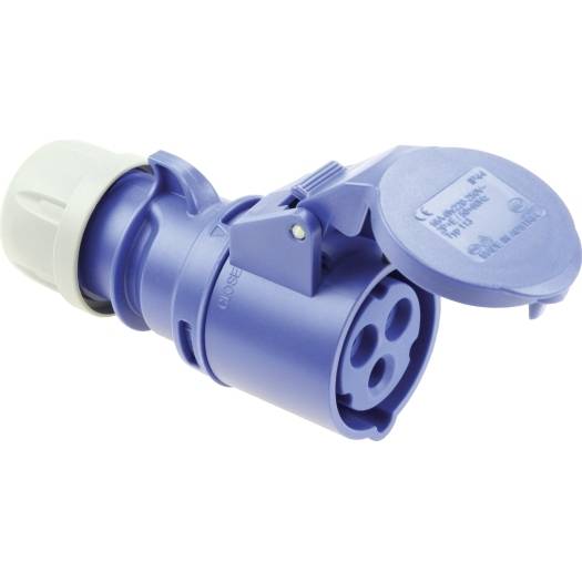 Blauer Industrie-Elektrostecker-Adapter mit Schutzkappe auf weißem Hintergrund