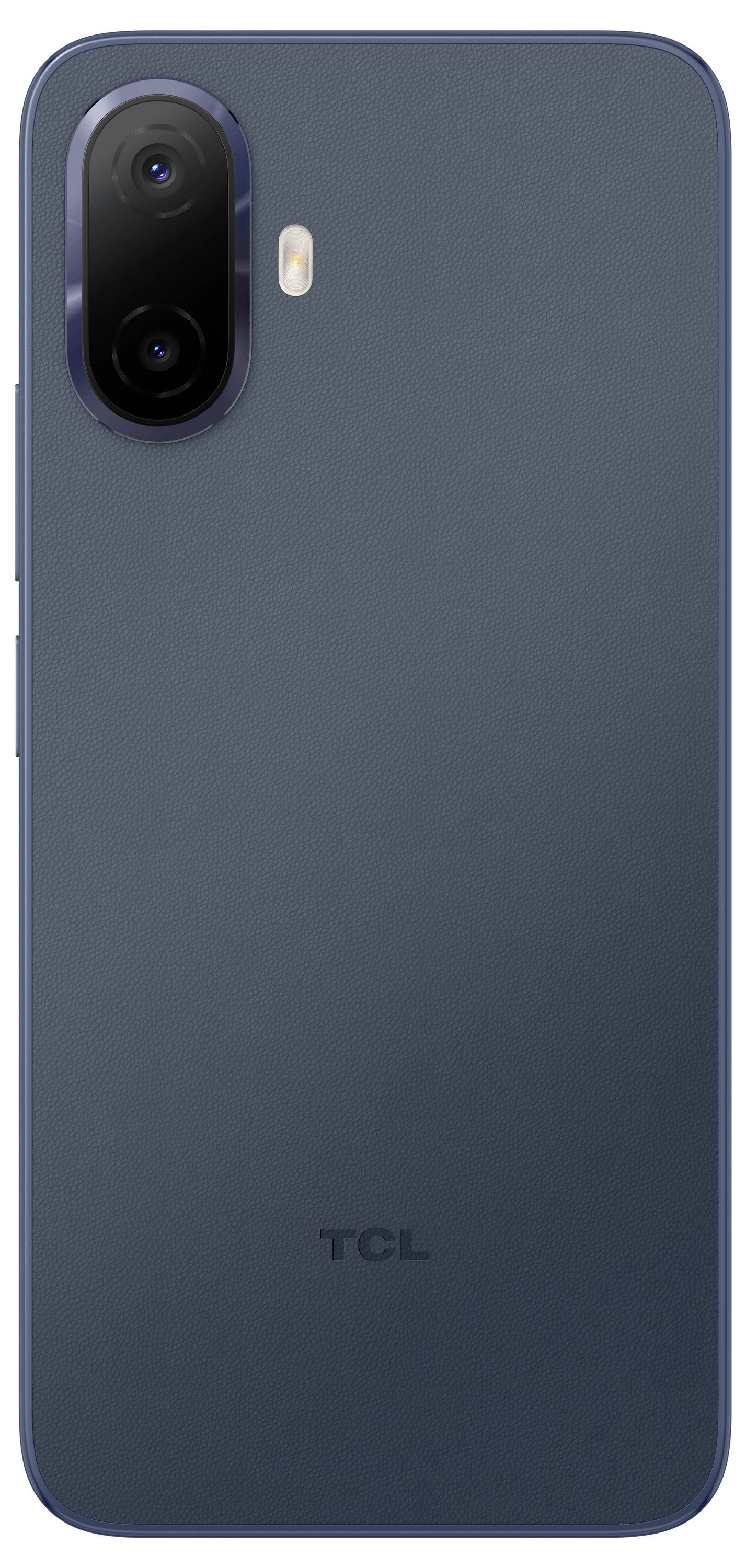 Rückansicht eines dunkelblau-farbenen TCL-Smartphones mit Doppelkamera auf der Rückseite und Blitz in der oberen linken Ecke.