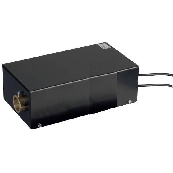 Schwarzes rechteckiges elektronisches Gerät mit einer vorderen zylindrischen Öffnung und angeschlossenen Kabeln, dargestellt auf weißem Hintergrund.