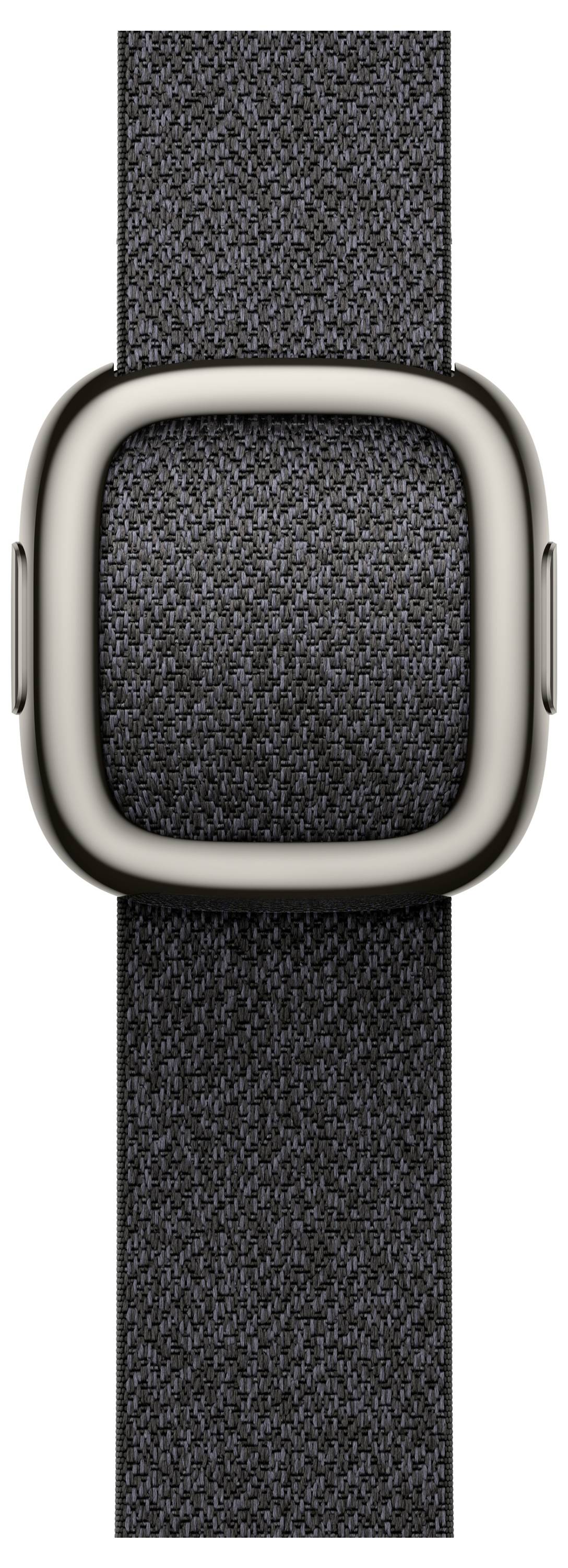 Nahaufnahme eines schwarzen Stoffuhrenarmbands mit einer quadratischen silbernen Metallschnalle in der Mitte des Riemens.