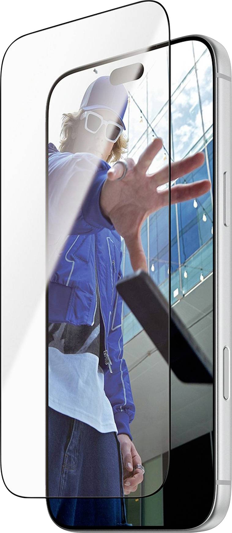 Eine Person wird hinter einem beschädigten Smartphone-Bildschirm gezeigt, wobei eine Hand zum Glas greift und Bildschirmschäden oder Reparaturbedarf andeutet.