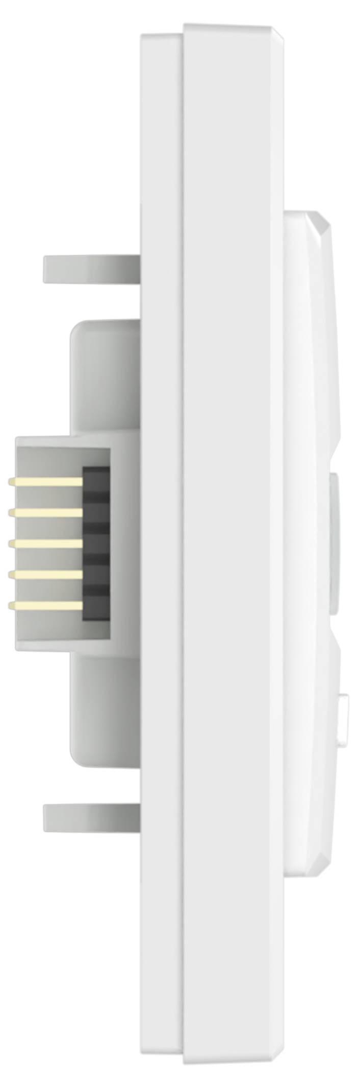 Seitenansicht einer weißen Wandsteckdose oder eines elektrischen Steckers mit grauem Stecker und freigelegten Metallkontakten.