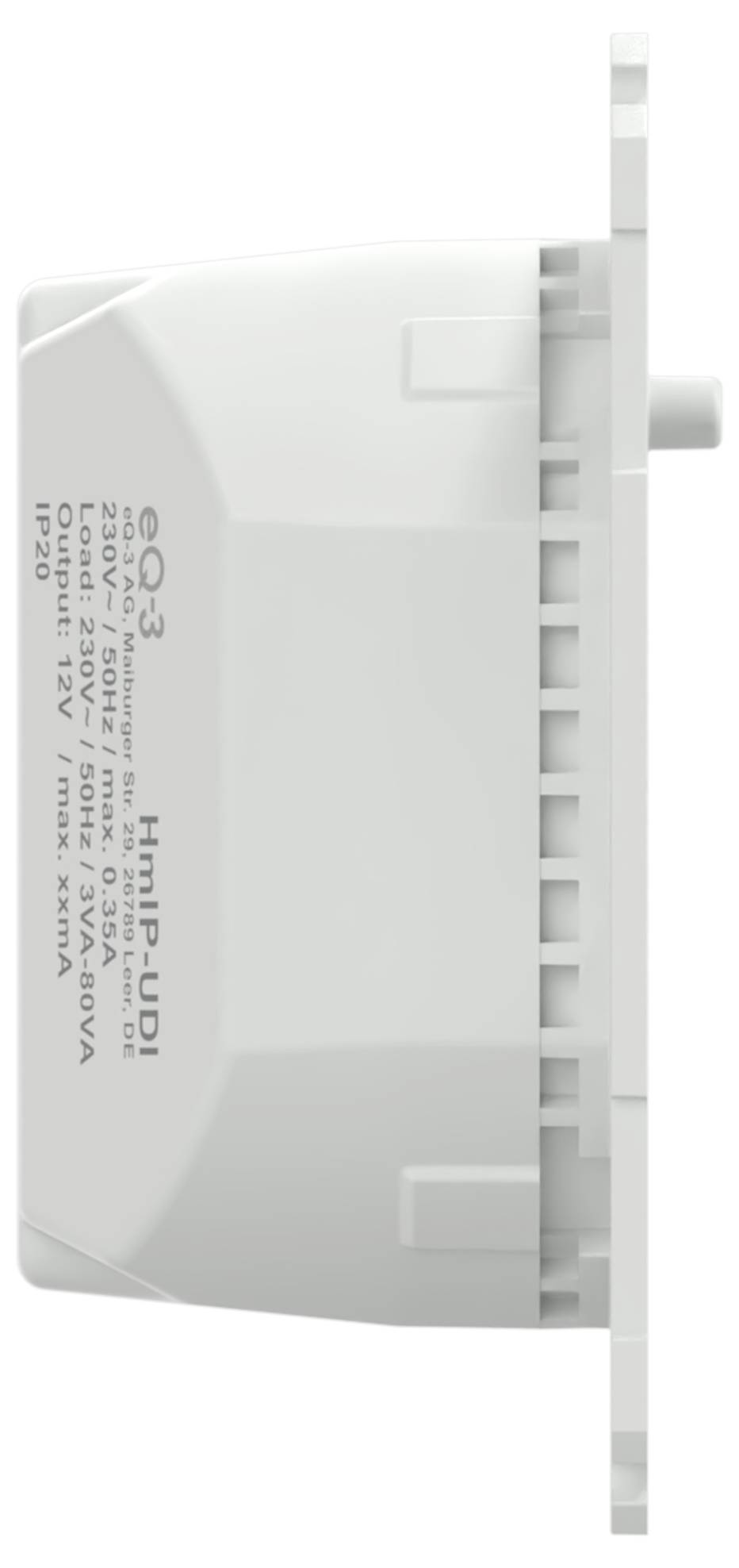 Nahaufnahme eines weißen elektrischen Steckers oder Steckverbinders mit gedruckten Spezifikationen auf der Seite, dargestellt vor einem einfachen Hintergrund.