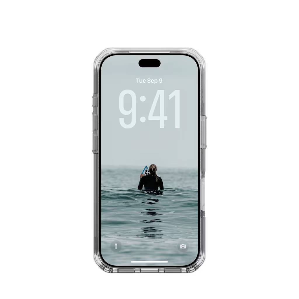 Ein iPhone in einer transparenten Hülle zeigt einen Sperrbildschirm mit einem Surfer im Ozean und der Uhrzeit 9:41.