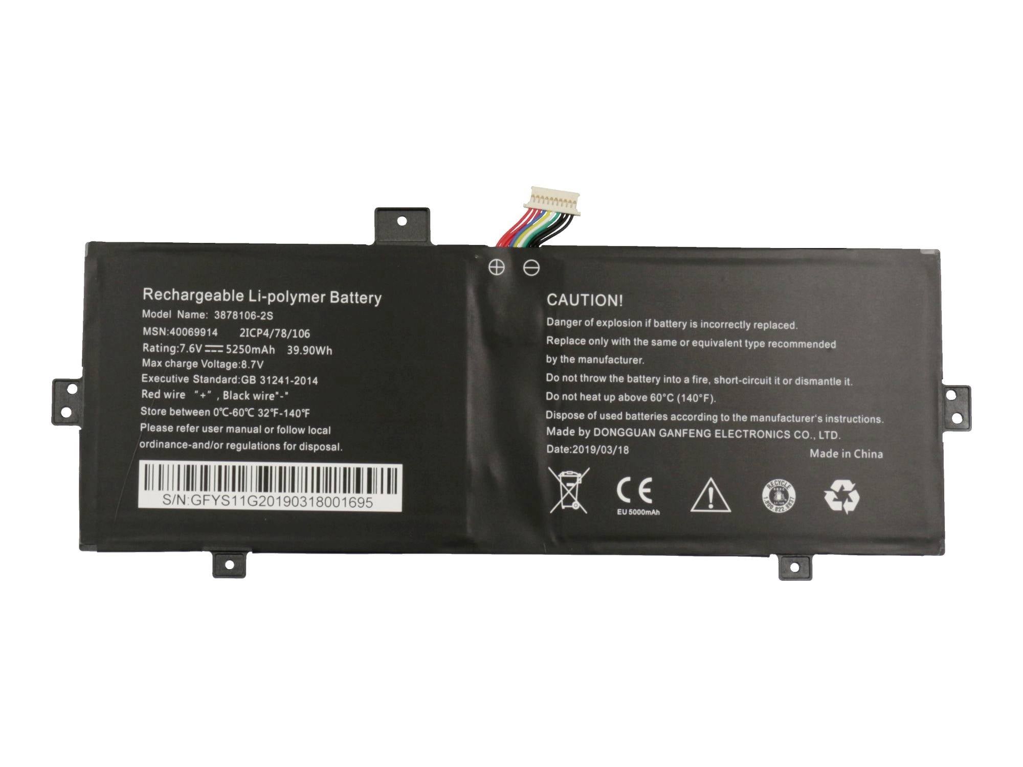Schwarzes wiederaufladbares Li-Polymer-Laptop-Akkupack mit angebrachtem mehrfarbigem Stecker und aufgedruckten Warnhinweisen.