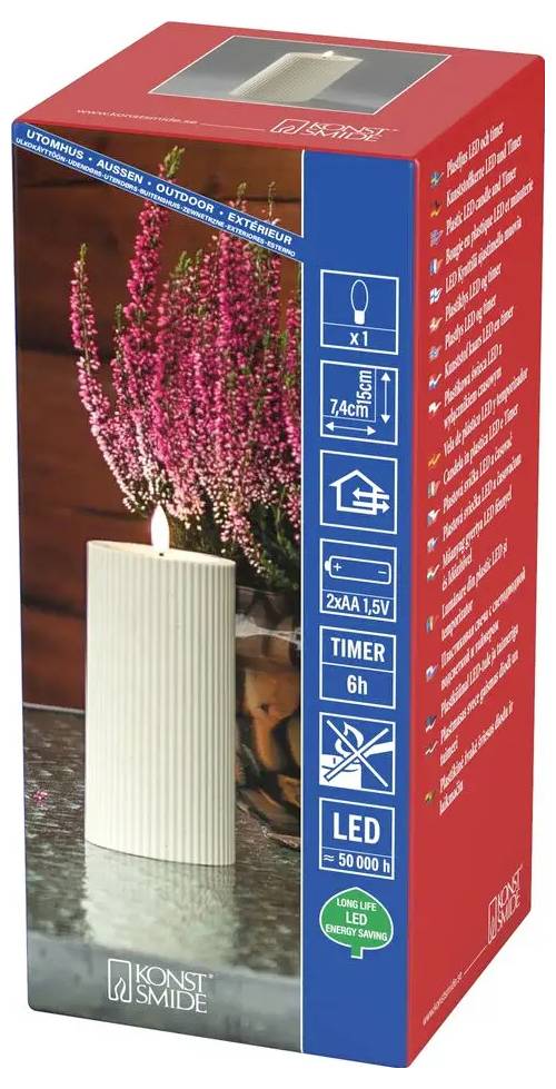 Weiße gerippte LED-Kerze in einer Box mit Timer und 6-Stunden-Funktion, auf der Verpackung neben Blumen abgebildet; für den Innen- und Außenbereich geeignet.