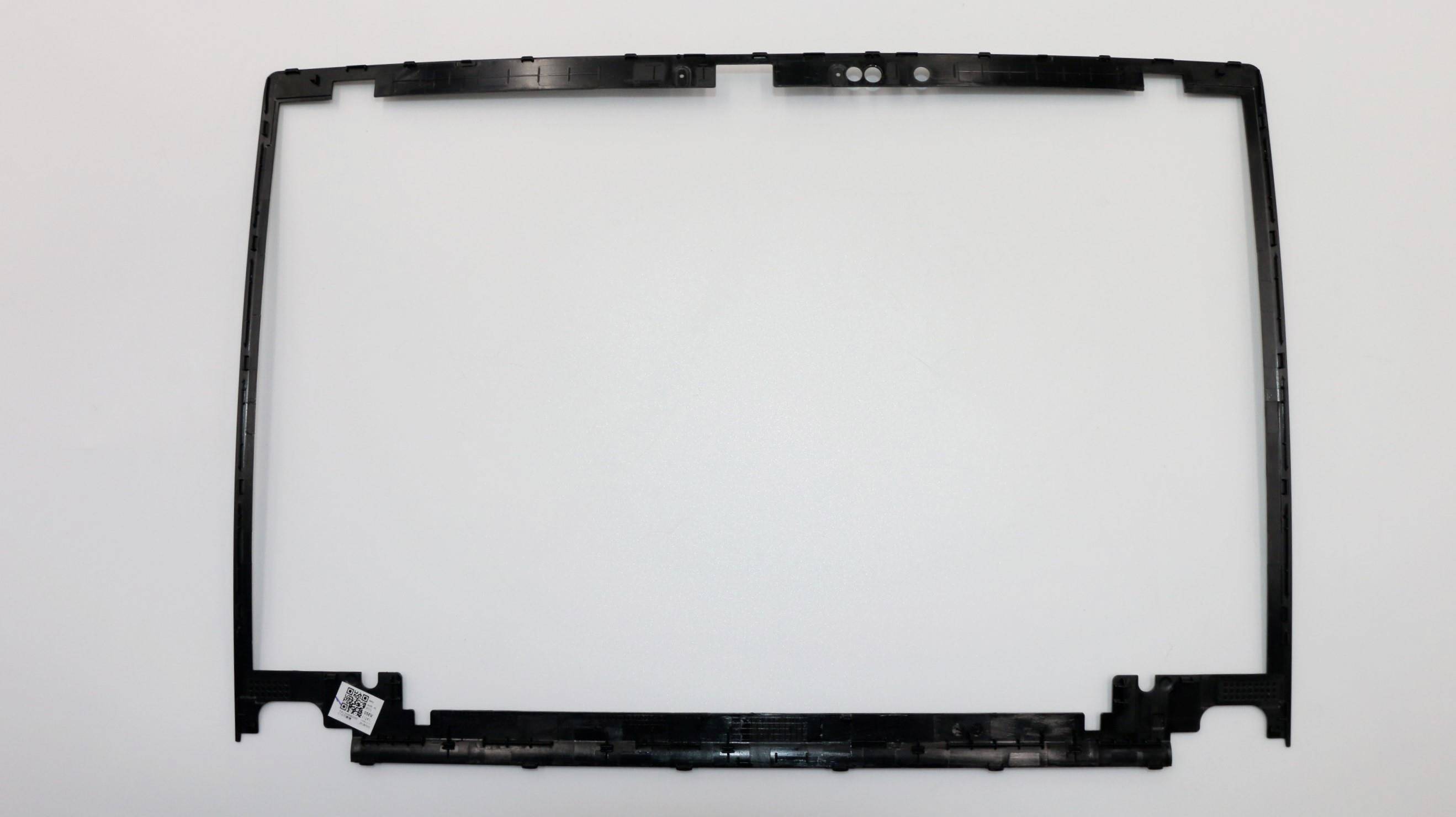 Schwarze Kunststoff-Laptop-Display-Blende/Rahmen auf weißem Hintergrund, der den rechteckigen Bildschirmrahmen und Scharnieraußenschnitte zeigt.