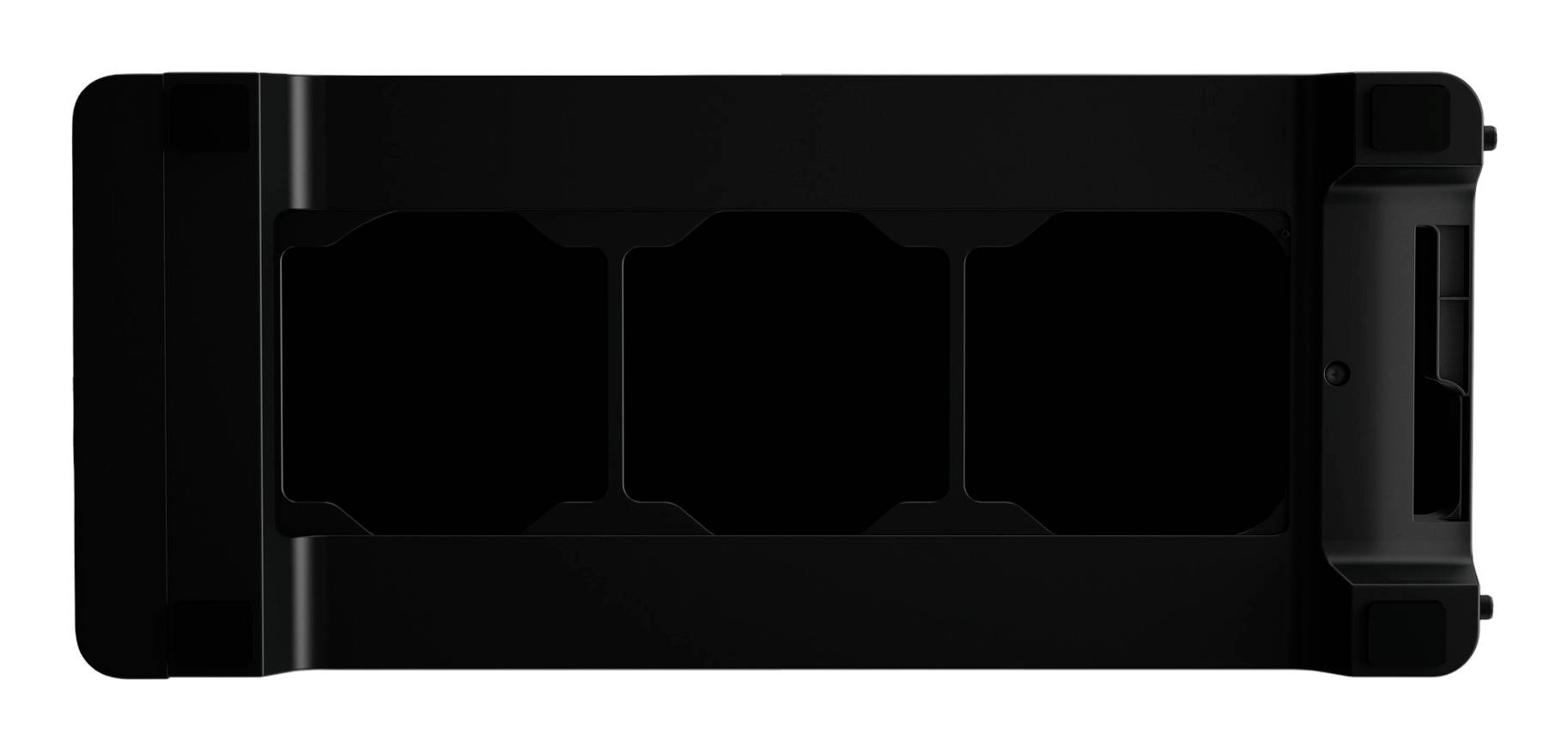 Schwarzes rechteckiges Batteriepack oder Patrone mit drei eingelassenen Fächern und seitlichen Anschlüssen, gezeigt auf weißem Hintergrund.