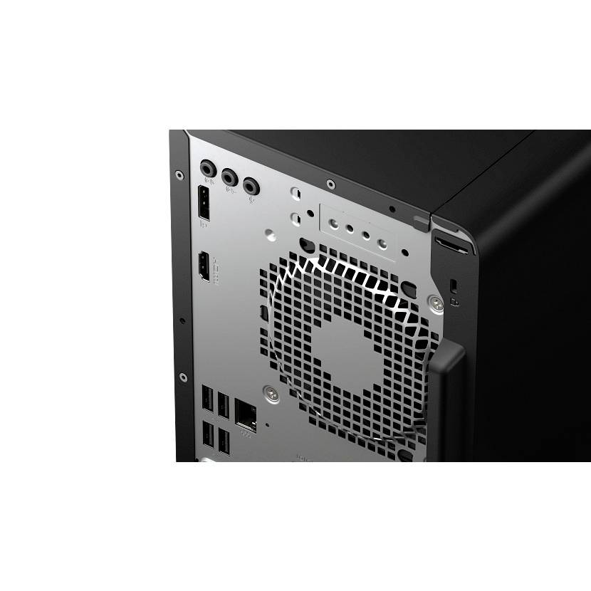 Rückseite eines schwarzen Desktop-Computergehäuses mit sichtbarem Belüftungsgitter, Anschlüssen und Erweiterungssteckplätzen.