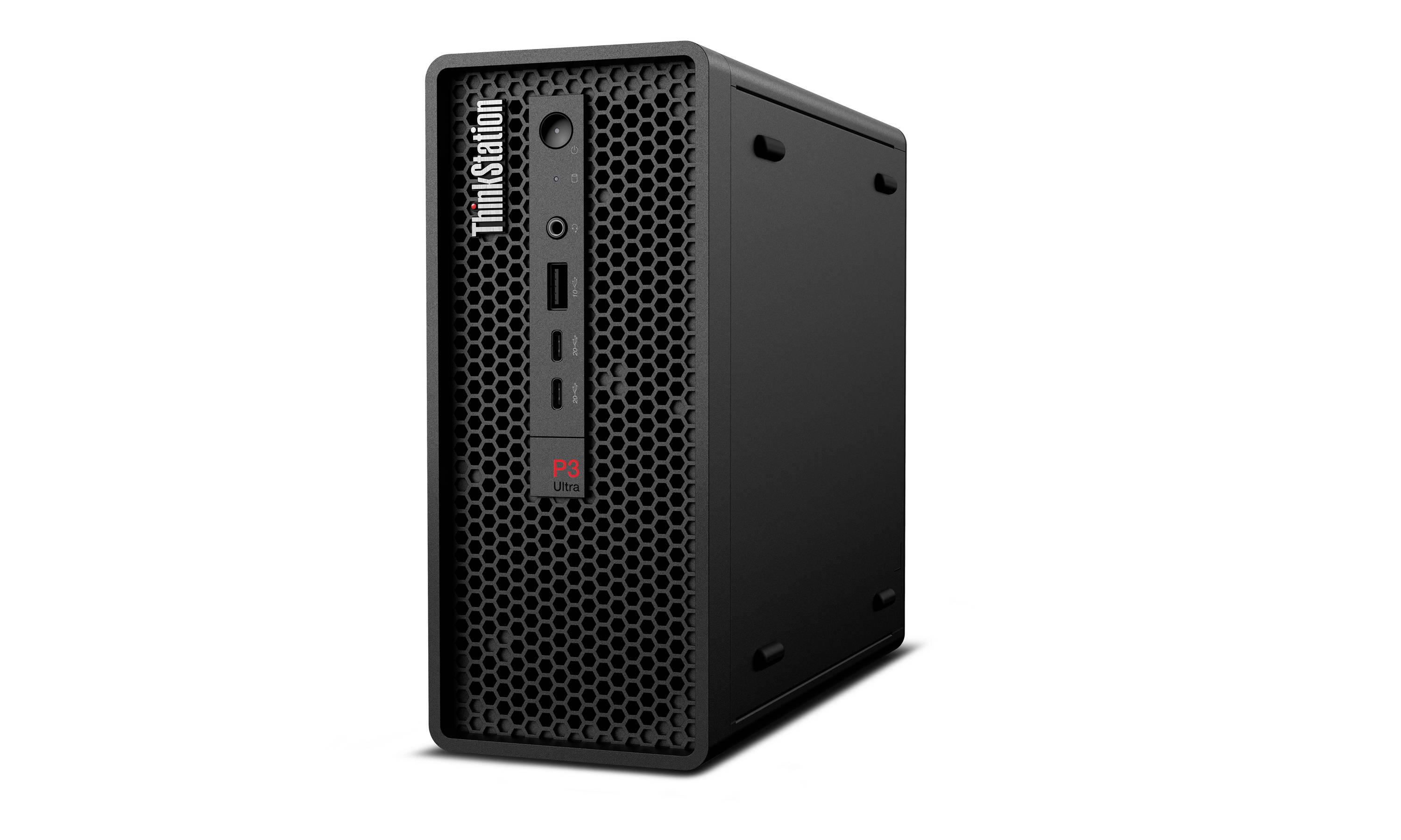 Schwarzer Lenovo ThinkStation P3 Desktop-Tower in Dreiviertelsicht, mit sichtbaren vorderen Anschlüssen und Wabengitter auf weißem Hintergrund.