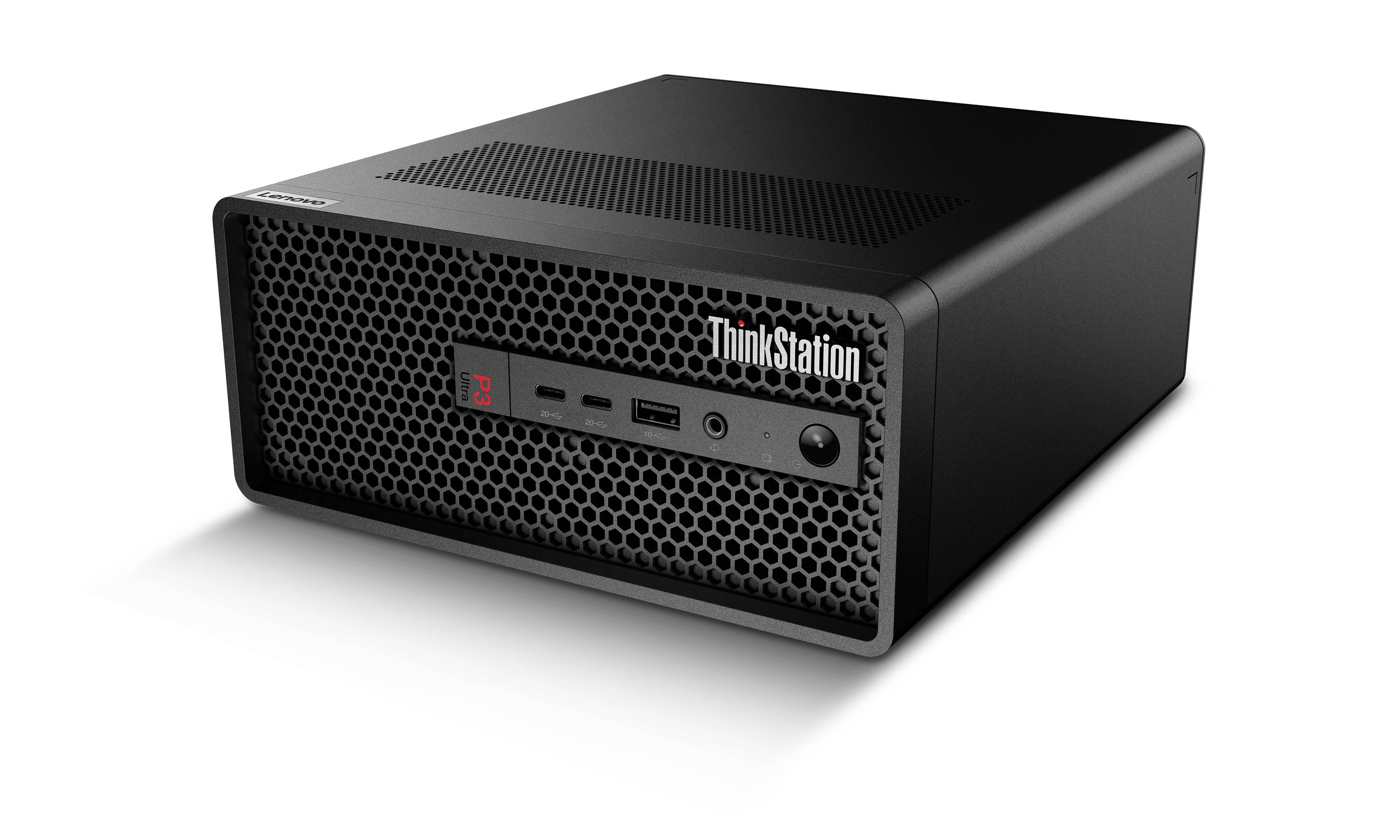 Schwarzer Lenovo ThinkStation Desktop-Tower mit perforiertem Frontpanel, vorderen Anschlüssen und Netzschalter auf weißem Hintergrund.