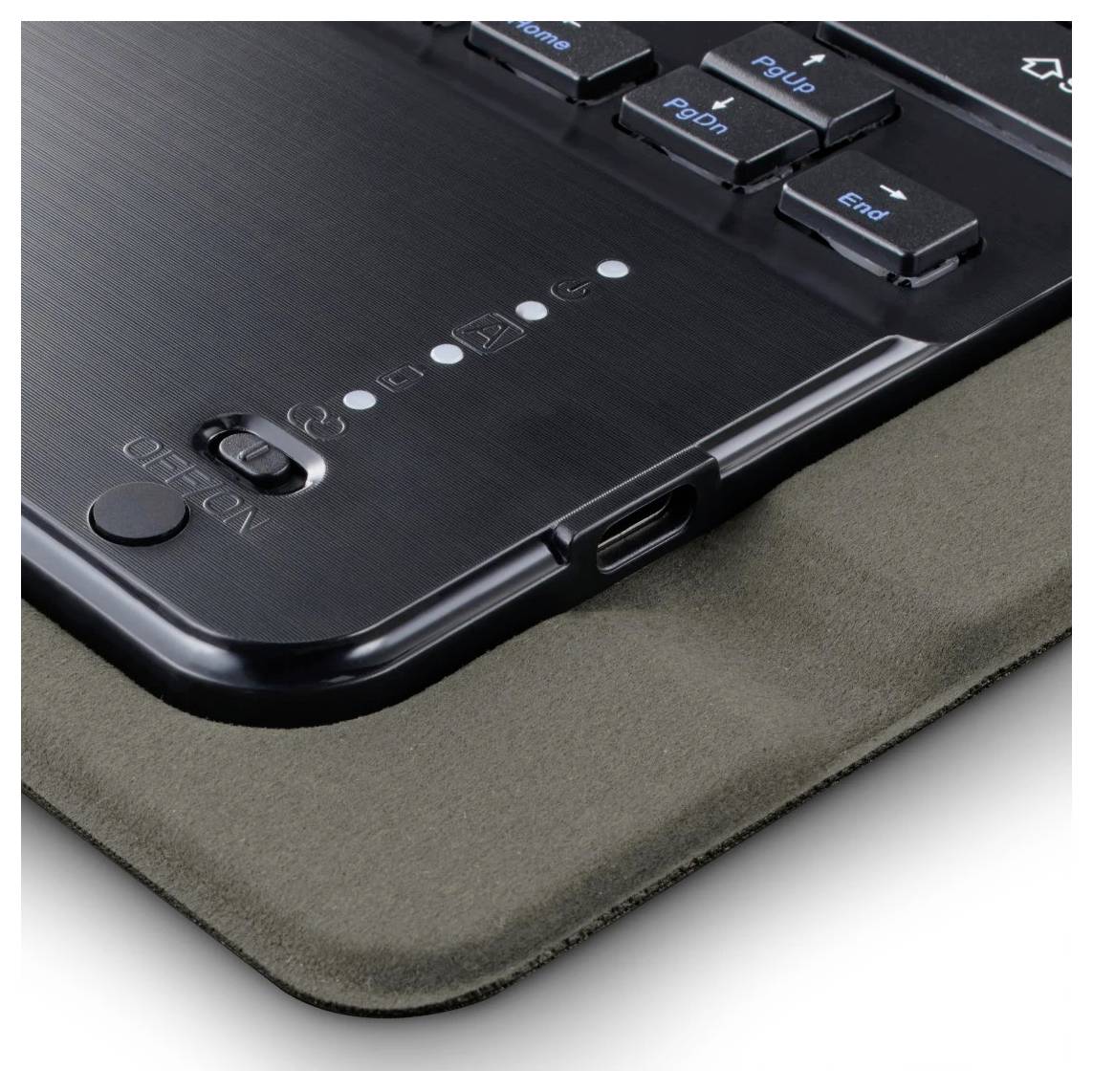 Nahaufnahme einer schwarzen Tastaturoecke, die einen Ein-/Ausschalter, Batteriestandanzeigleuchten und Funktionstasten auf einem Tablet- oder Laptop-Gehäuse zeigt.
