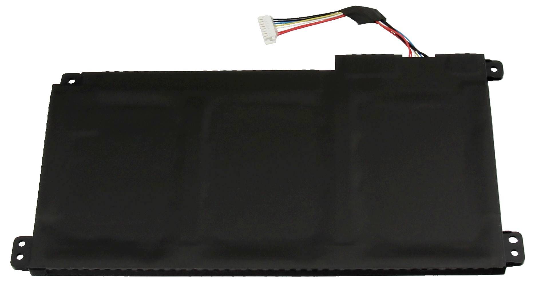 Schwarzes rechteckiges Batteriepaket mit angebrachtem Steckverbinder auf weißem Hintergrund.