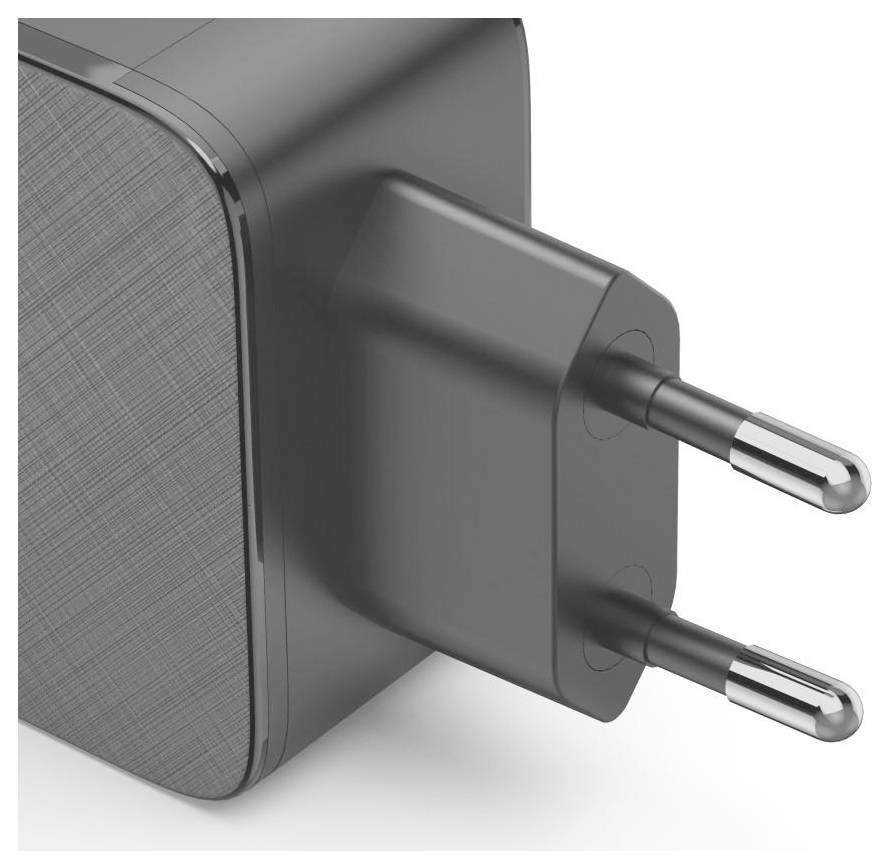 Nahaufnahme eines schwarzen zweipoligen Elektrosteckeradapters mit abgerundeten Metallstiften auf weißem Hintergrund.