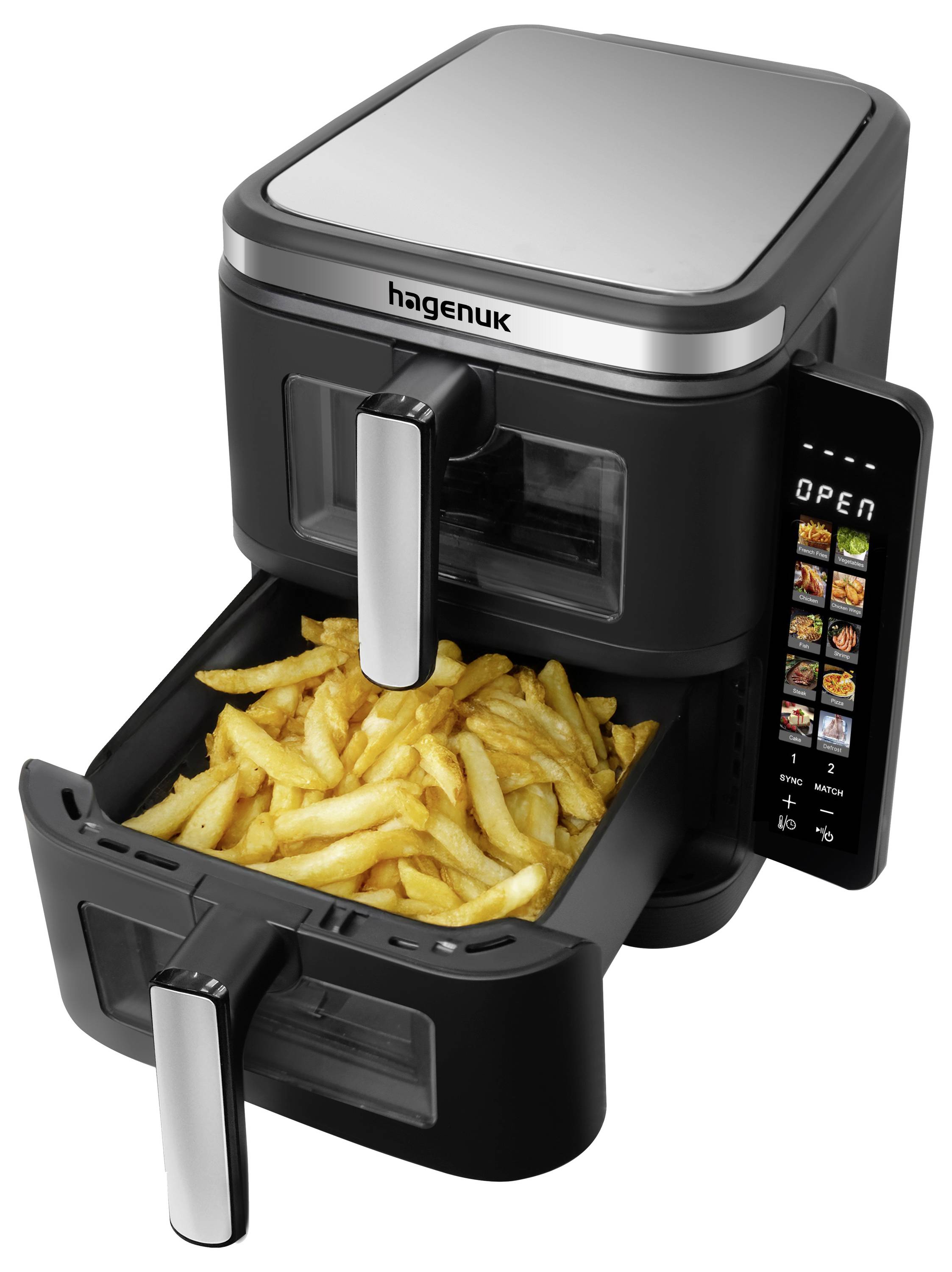 Schwarze Hagenuk-Heißluftfritteuse mit herausgezogenem Korb, gefüllt mit Pommes frites, und einem Touchscreen-Bedienfeld mit Kochsymbolen.