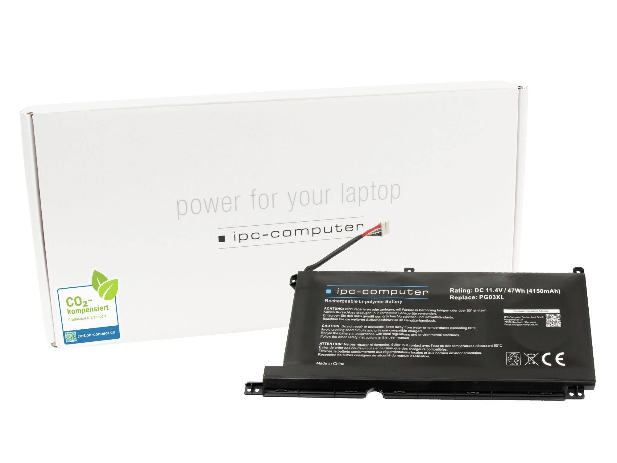 Laptop-Akku mit Verpackung, beschriftet mit „Strom für Ihren Laptop" und „ipc-computer", mit einem CO2-kompensiert Öko-Label.
