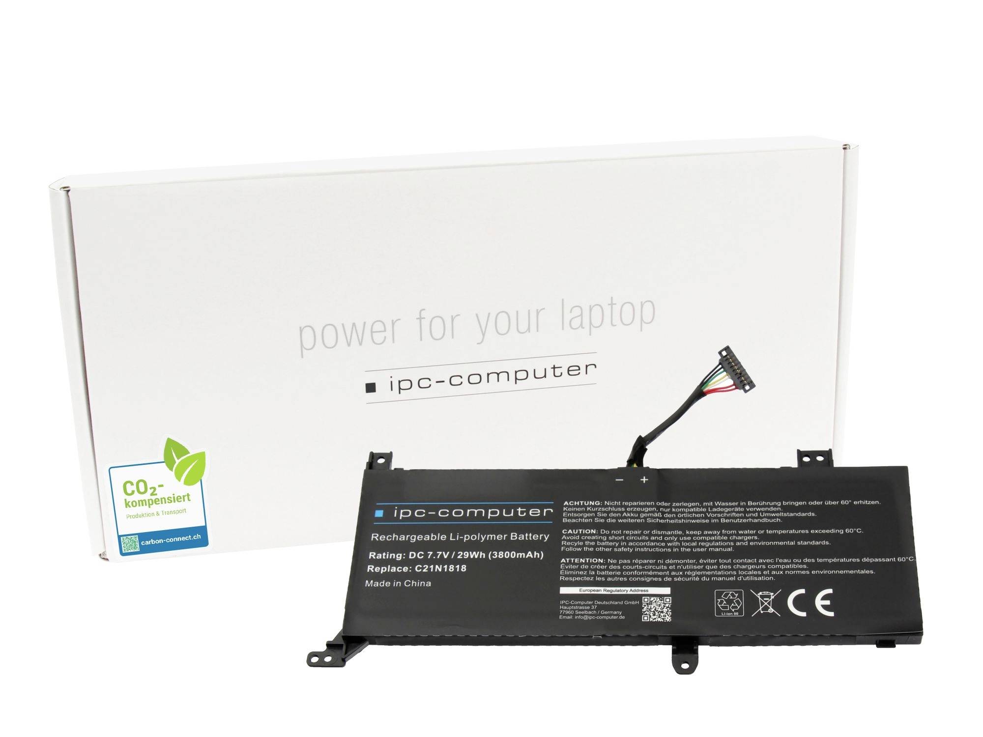 Ersatzbatterie für Laptop mit Kabel vor einer weißen „ipc-computer"-Box mit der Aufschrift „Power für deinen Laptop".