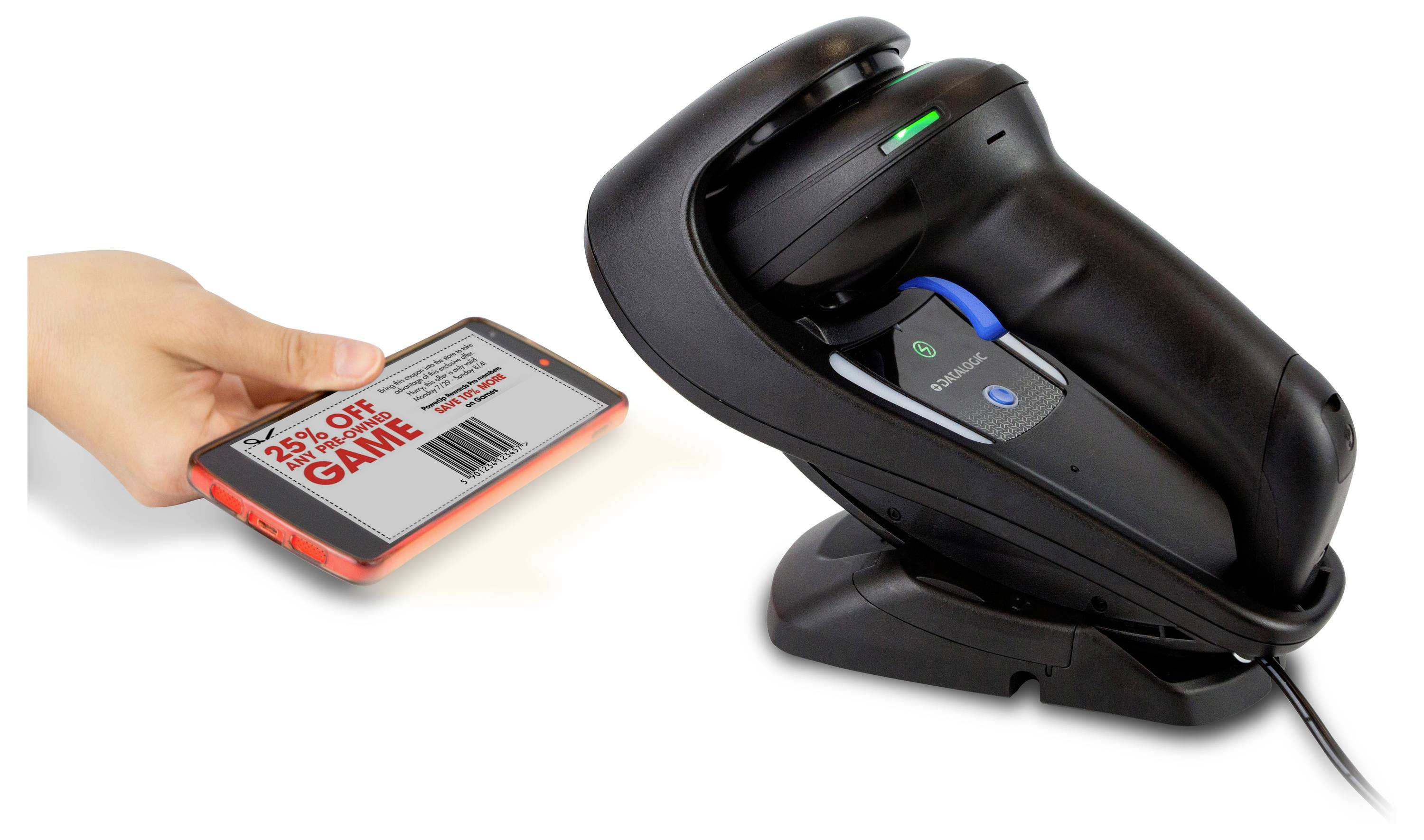 Hand, die eine Karte in der Nähe einer schwarzen Barcode-Scanner-Station mit grünem Licht hält, was auf das Scannen oder Lesen von Karten hindeutet.