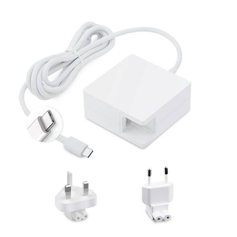 Weißer Stromadapter mit angebrachtem USB-C-Kabel und austauschbaren UK- und EU-Steckern, wie unten dargestellt.