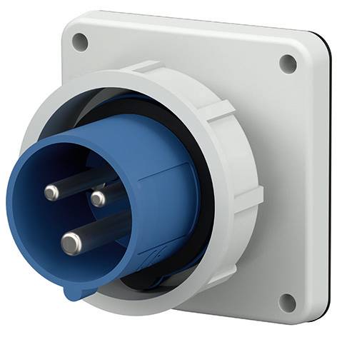 Blauer industrieller Stromstecker an einer weißen Wandplatte montiert, in Nahaufnahme gezeigt.