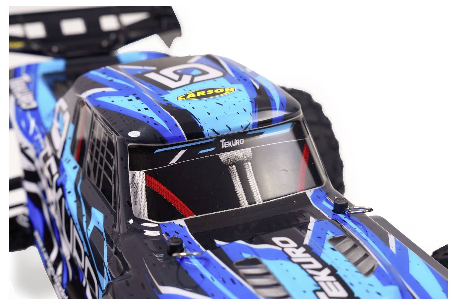 Nahaufnahme eines blau-schwarzen Tekno Geländewagen-Rennwagens mit der Nummer 52 auf Dach und Motorhaube, vor weißem Hintergrund dargestellt.