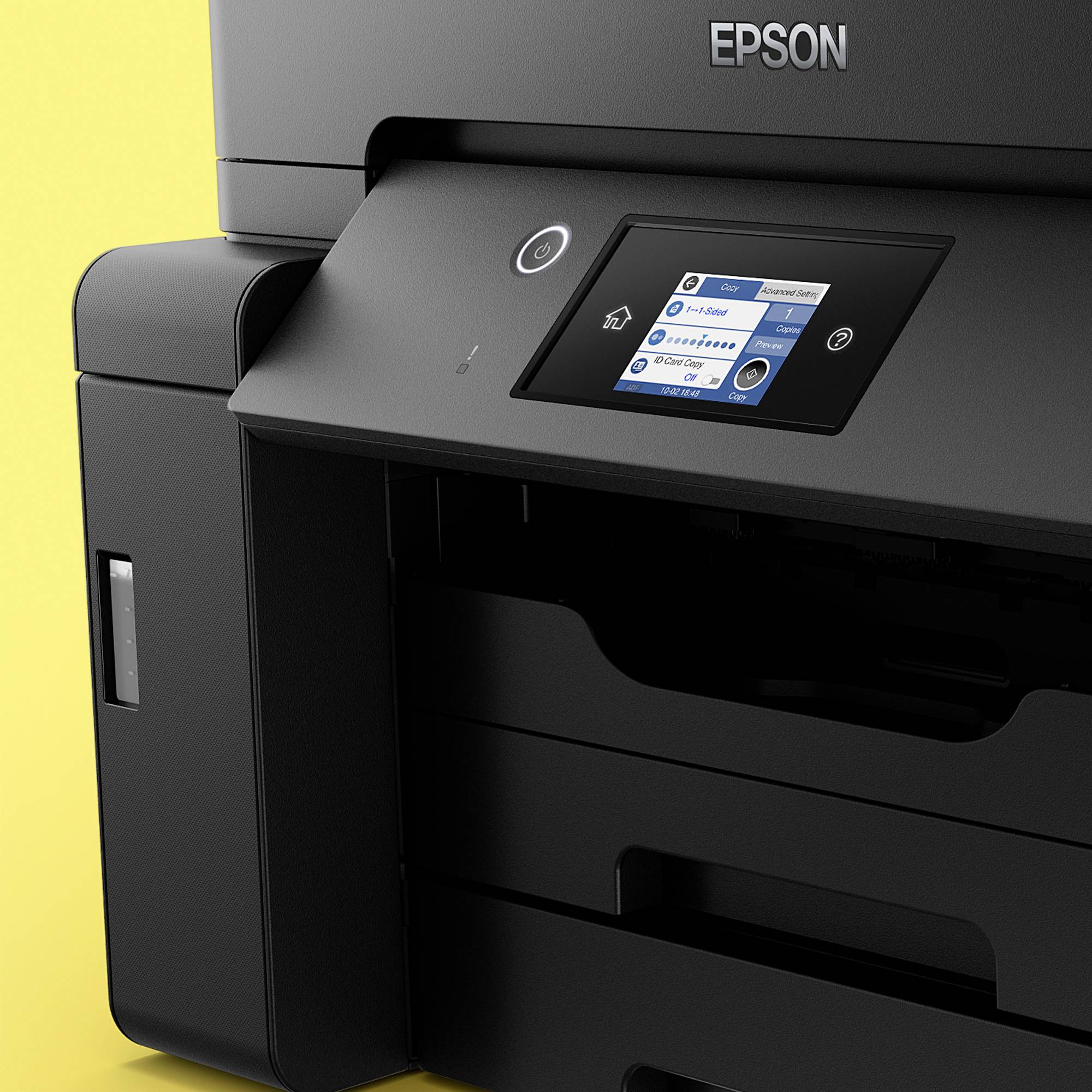 Schwarzer Epson Multifunktionsdrucker mit Touchscreen-Bedienfeld auf gelbem Hintergrund.