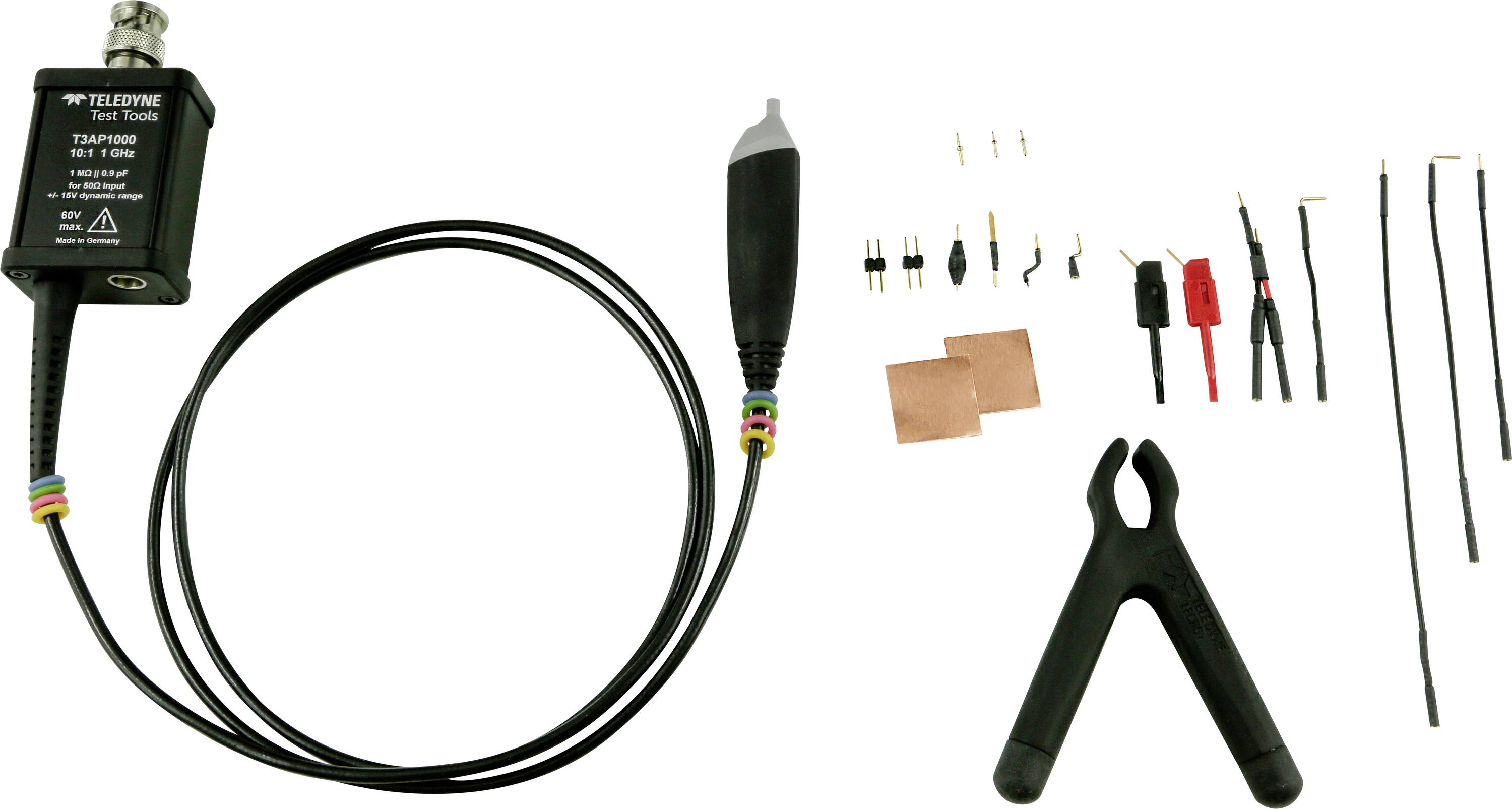 Glasfaser-Terminierungsset mit Testlicht, Kabel, Reinigungstüchern, Steckern, Werkzeugen und einem Crimpwerkzeug auf weißem Hintergrund