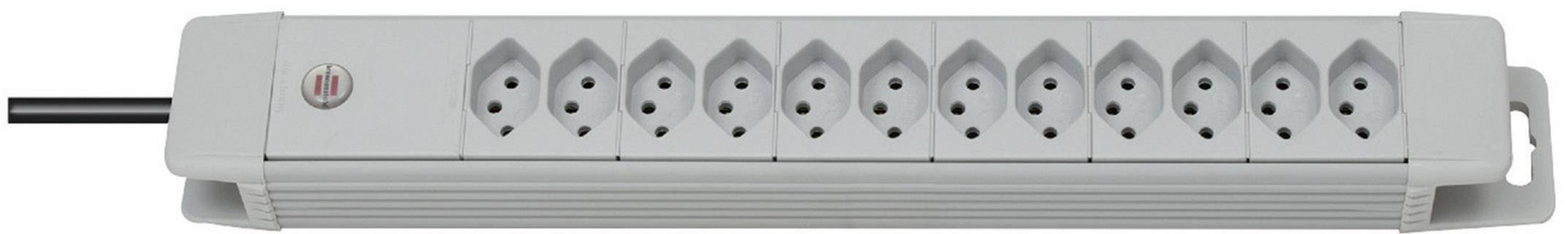 Eine silberne Steckdosenleiste mit zehn Steckplätzen und einem Netzkabel links.