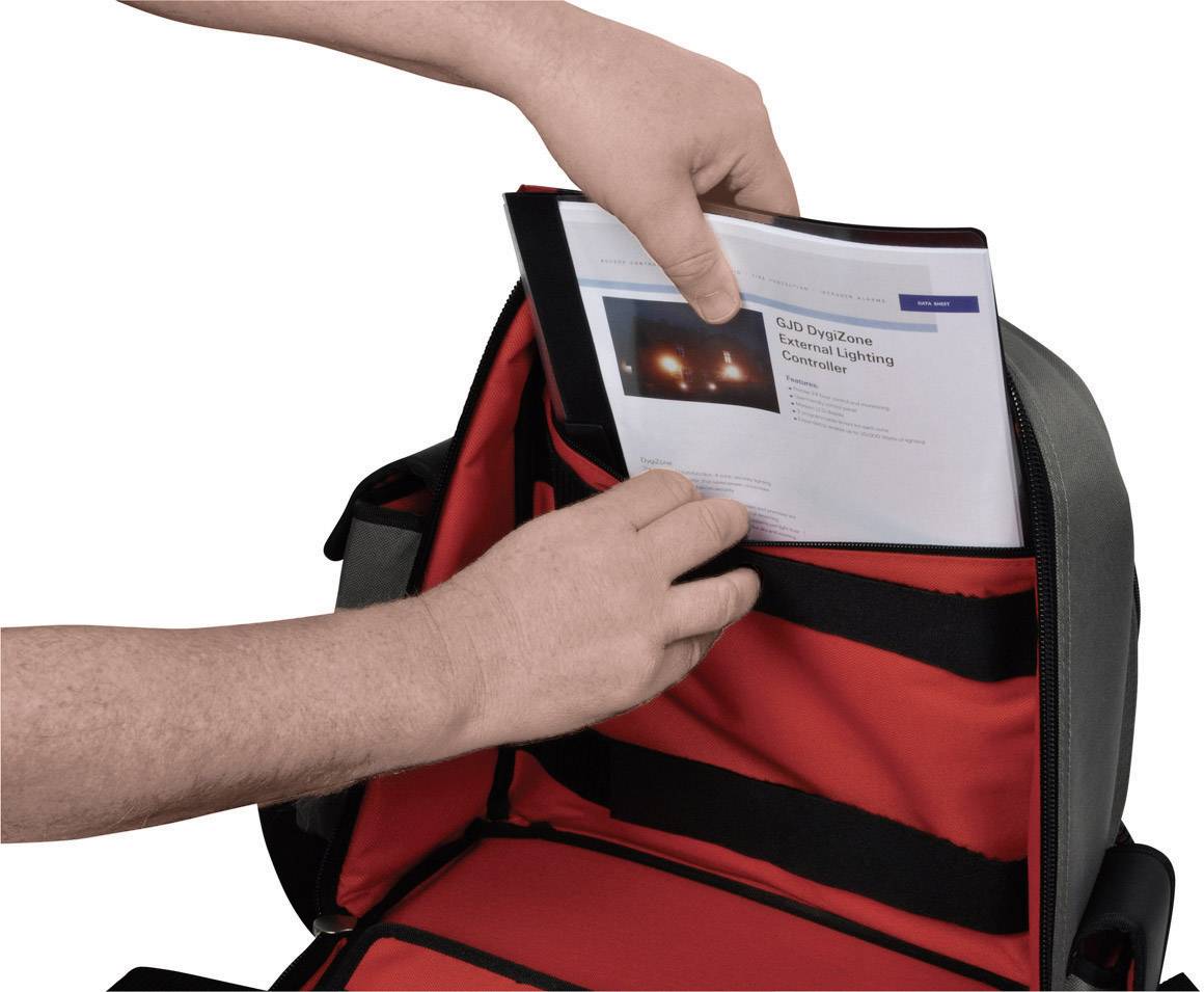 Eine offene schwarze und rote Tasche wird gezeigt, in die Papiere eingelegt werden.