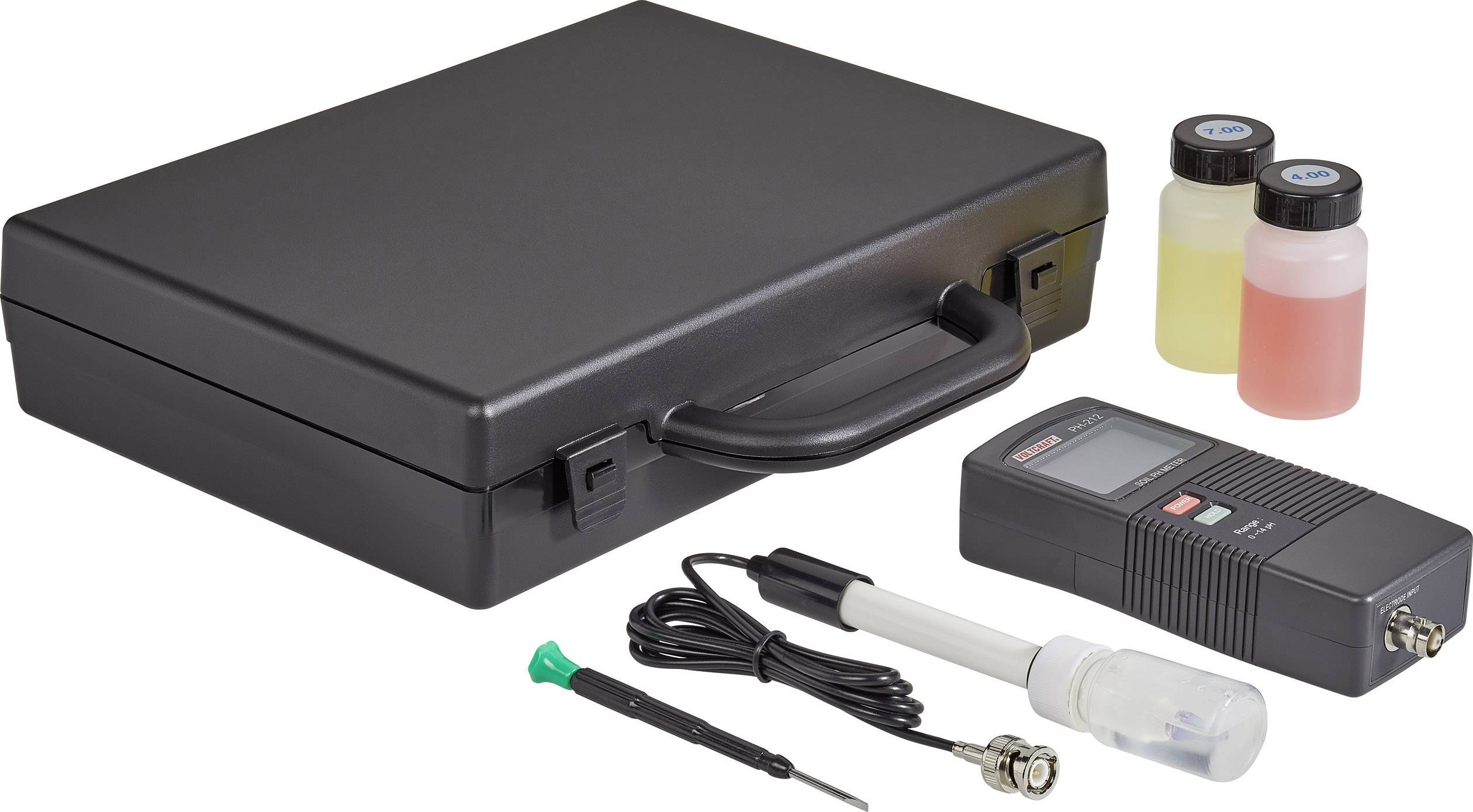 Schwarzer Werkzeugkoffer neben elektronischem Messgerät und Zubehör, darunter Kabel, Sensoren und zwei Flüssigkeitsflaschen.