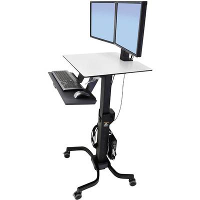Ein rollbarer Stehschreibtisch mit zwei Monitoren, einer Tastatur und einer Maus. Ideal für flexible Arbeitsumgebungen.