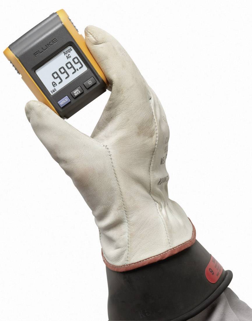 Eine behandschuhte Hand hält ein digitales Messgerät, das 'Max 9999' anzeigt.