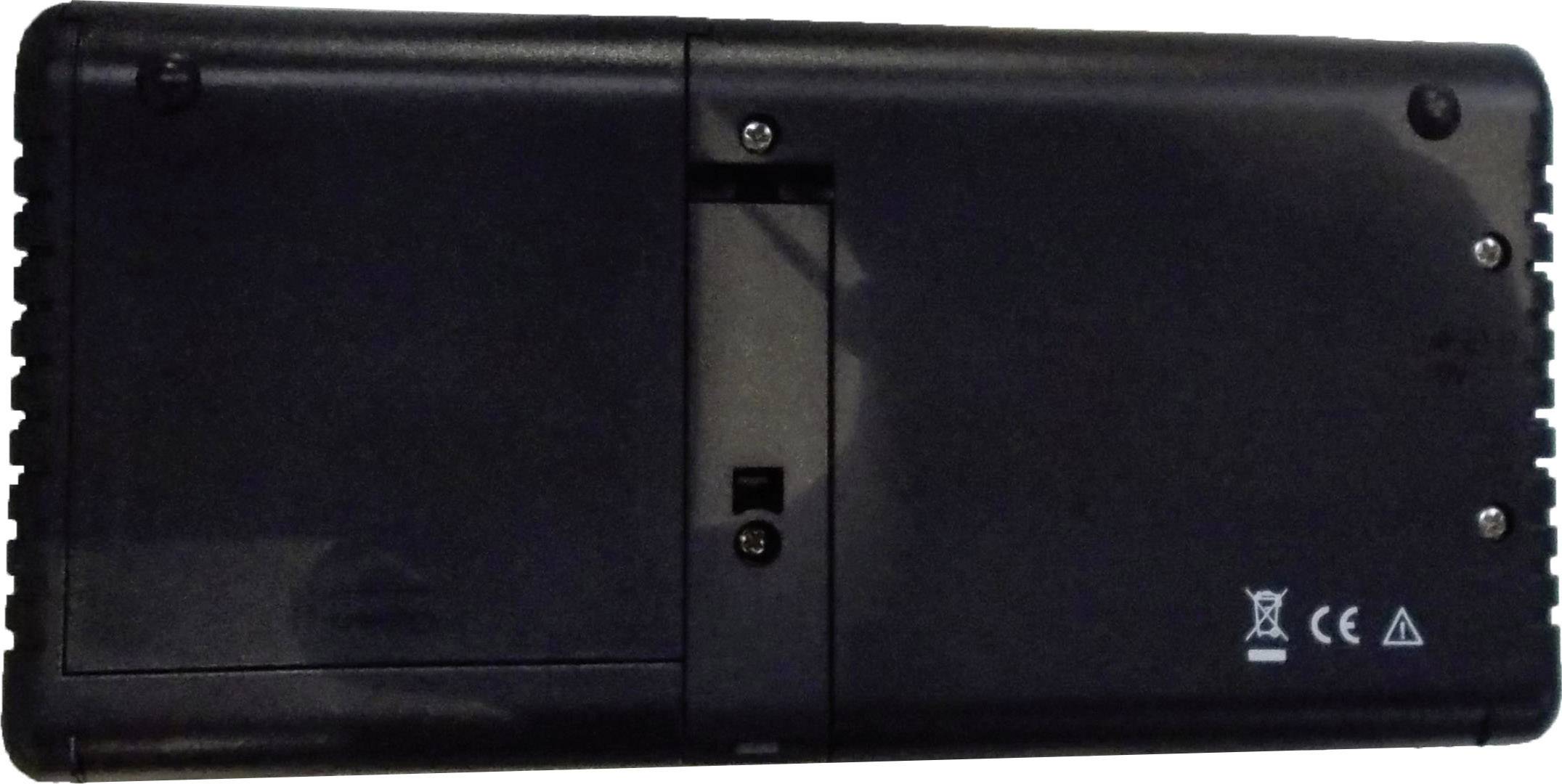 Die Rückseite eines elektronischen Geräts, vermutlich eine Batterieabdeckung, mit CE-Kennzeichnung und einem kleinen Schiebeschalter.