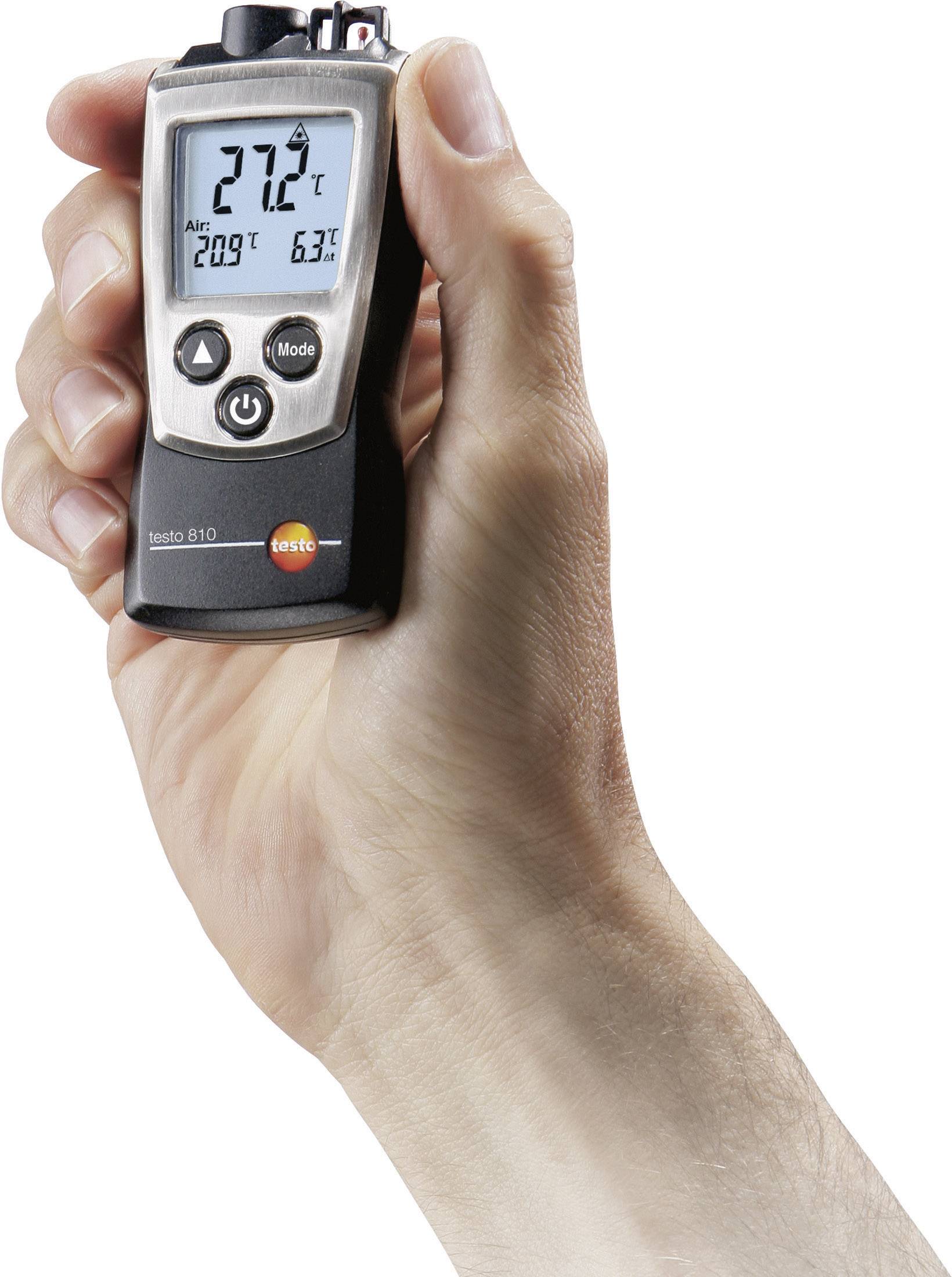Ein Handthermometer wird von einer Hand gehalten, zeigt '27 °C', 'Air 21 °C', '63%' an und hat Knöpfe für Optionen.