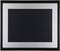 Ein digitaler schwarzer Bilderrahmen mit silbernem Rand, ohne sichtbaren Inhalt auf dem Display. Geeignet für elektronische Bilderanzeigen.