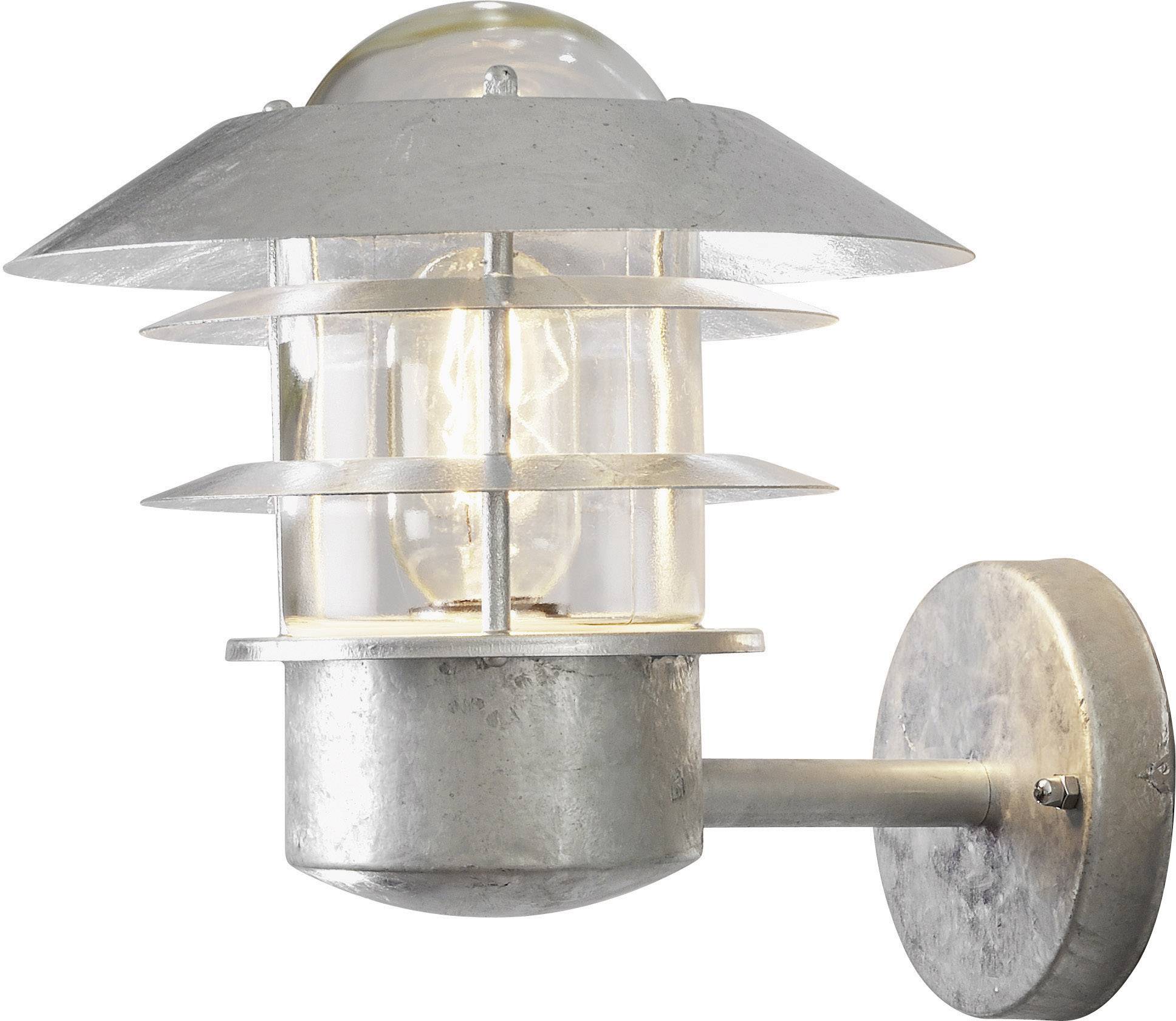 Eine moderne Außenwandleuchte aus Metall mit Glasabdeckung, die warmes Licht ausstrahlt. Ideal für Garten- oder Hofbeleuchtung.