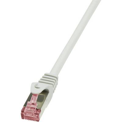 Ein weißes Ethernet-Kabel mit rotem RJ45-Stecker, verwendet für Netzwerkverbindungen.