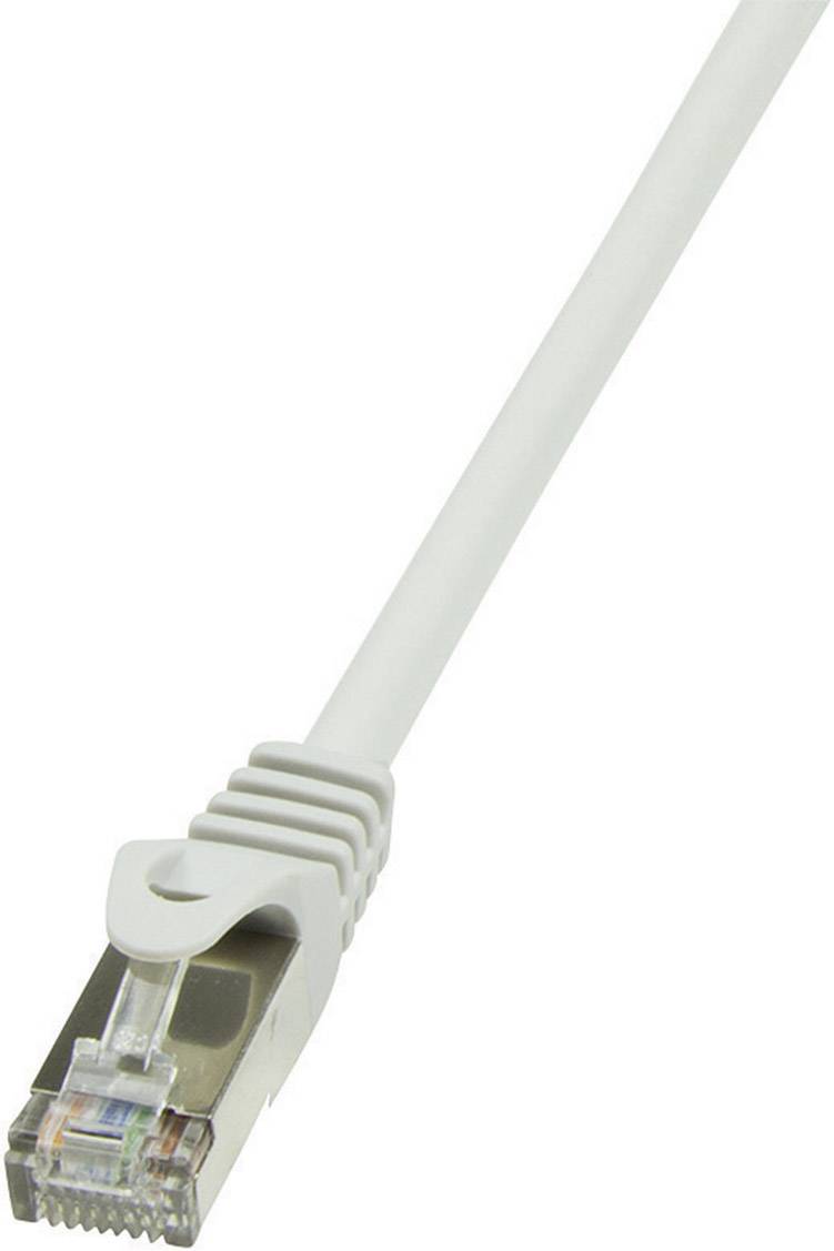 Ein weißes Ethernet-Kabel mit RJ45-Stecker zum Anschluss von Netzwerkgeräten.