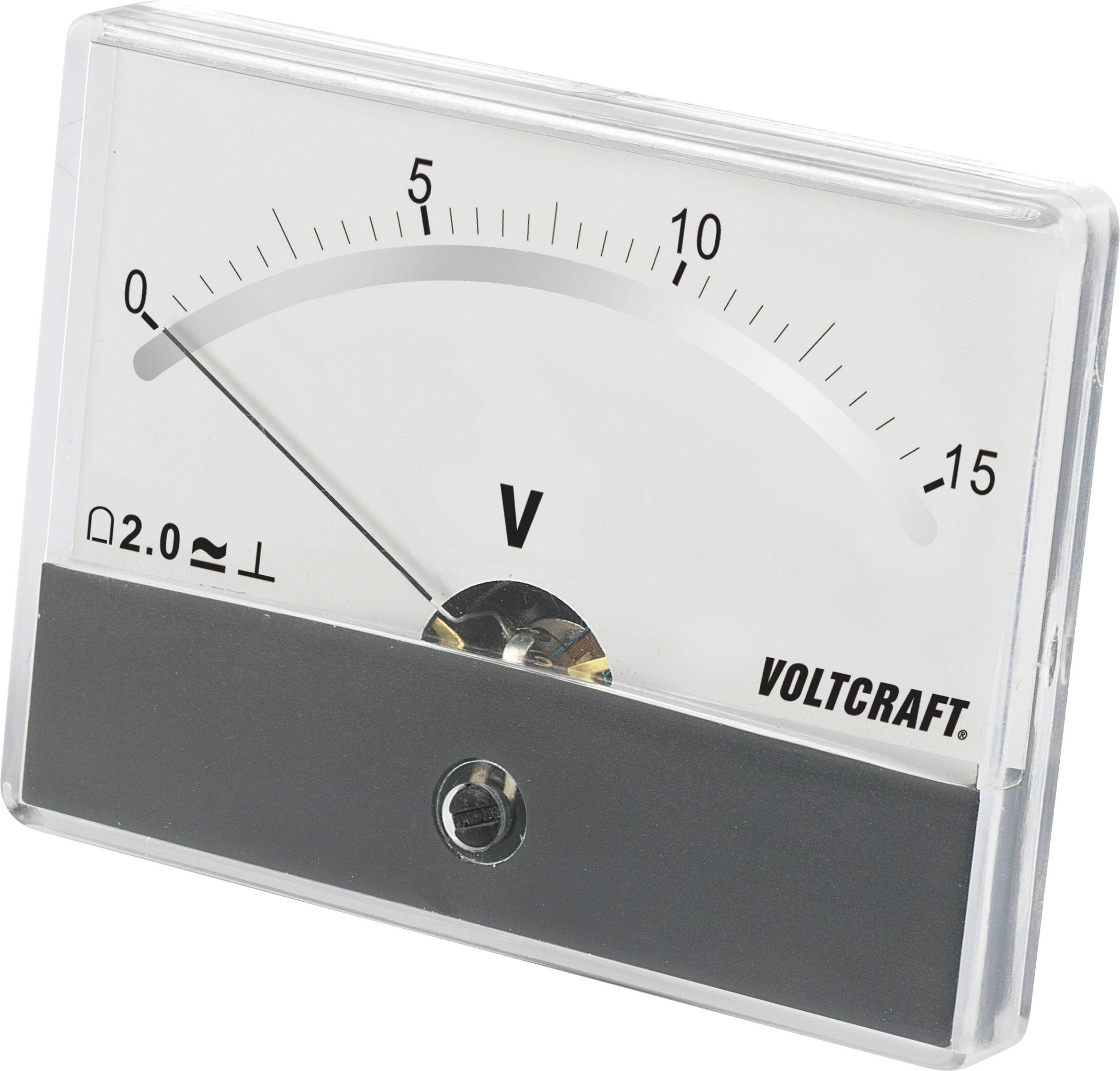 Analoges Voltmeter zeigt Spannungsbereich von 0 bis 15 Volt, angezeigt bei 5 Volt. Herstellername 'Voltcraft' unten rechts.