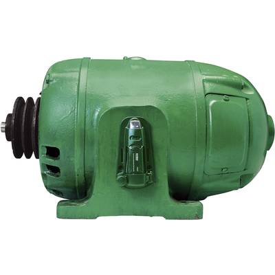 Ein grüner Elektromotor mit seitlicher Abdeckung und vorderer Riemenscheibe.