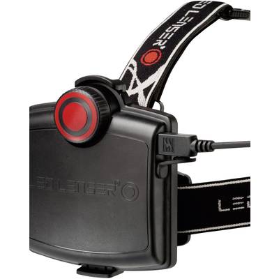Schwarzes LED-Lenser-Stirnband mit rotem Kreis auf der Batteriebox und USB-Anschluss. Geeignet für Outdoor-Aktivitäten bei Dunkelheit.