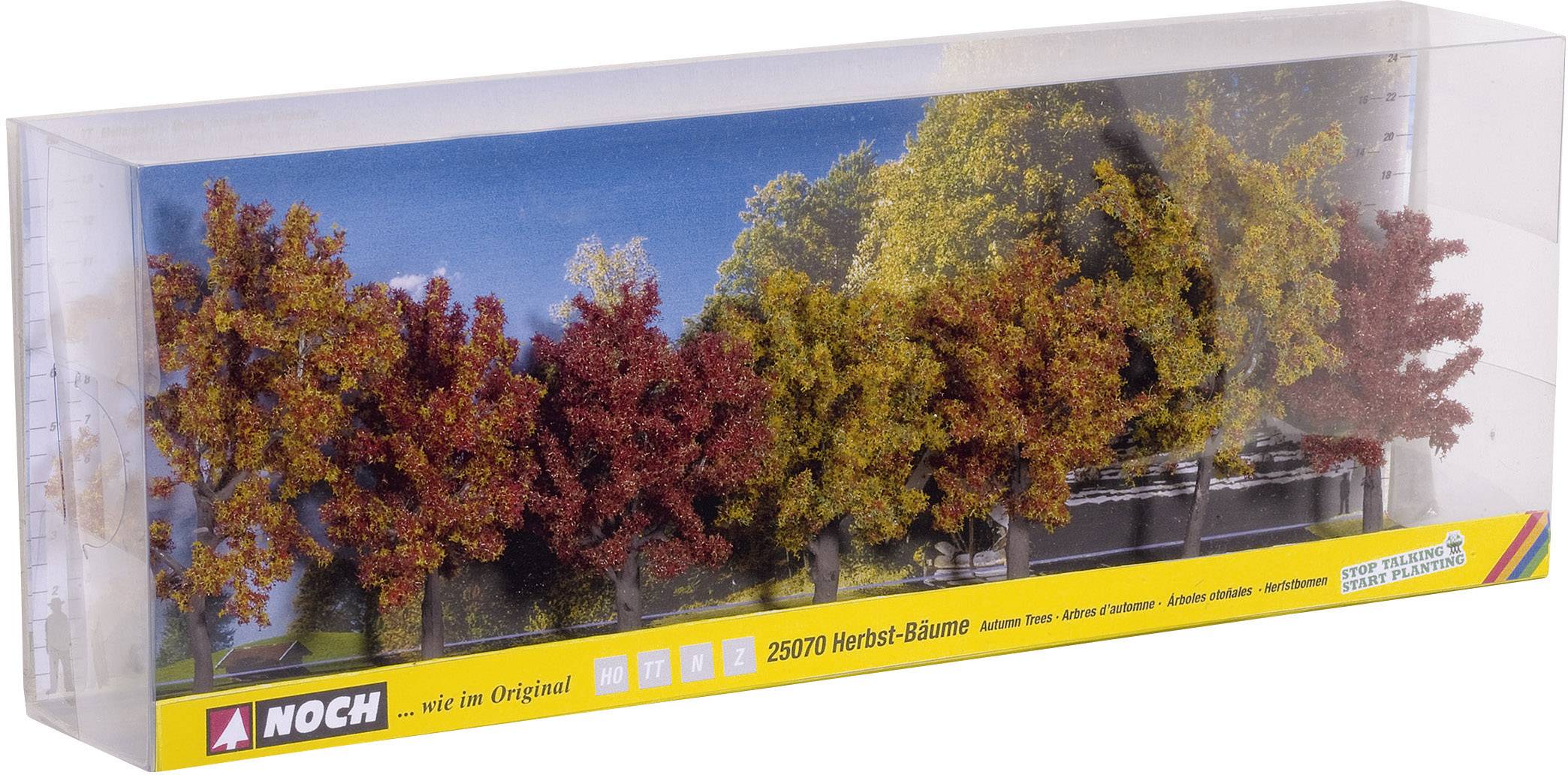 Eine Packung mit Modellbäumen in Herbstfarben, rot und gelb, von der Marke Noch, präsentiert vor einem blauen Himmel.